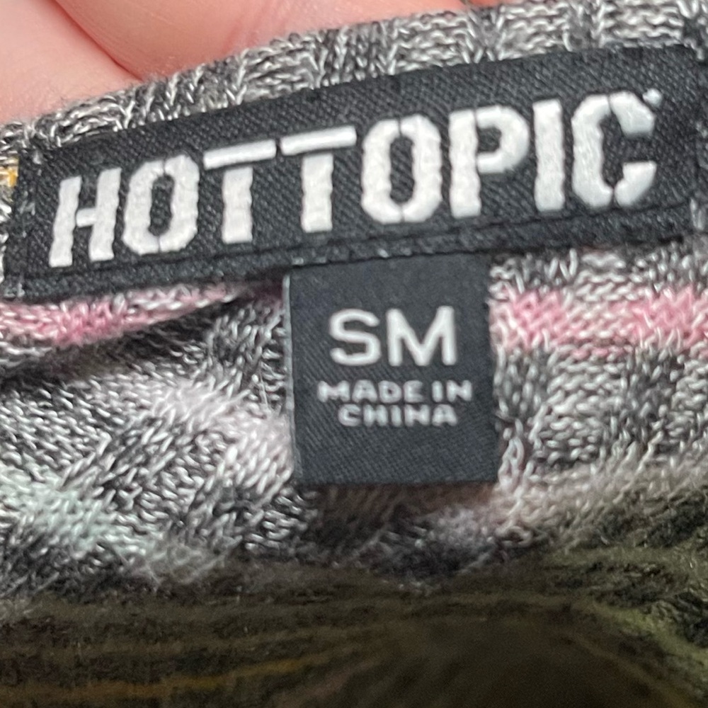 Hot Topic Tee - Picture 4 of 5